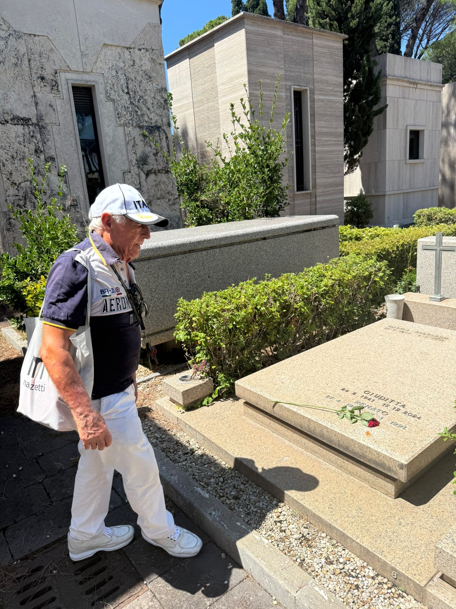 Gianni Alemanno In Cella Raccolta Di Firme Per Una Petizione Dal Titolo 